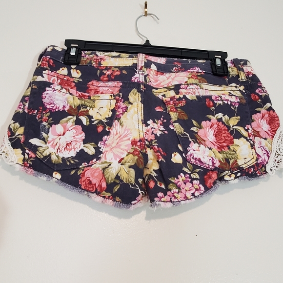 Mudd Floral/Crochet Jean Shorts - Picture 6 of 10